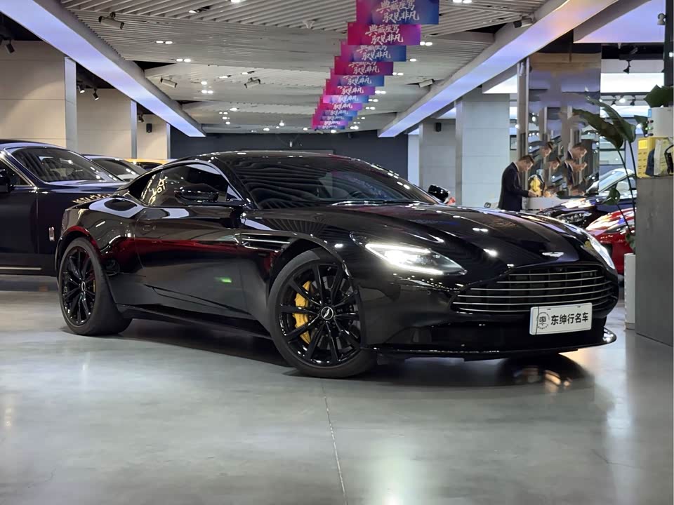 Aston Martin DB11