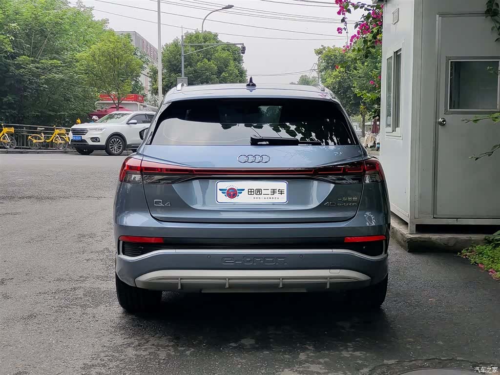 Audi Q4 e-tron, 2023 все фото