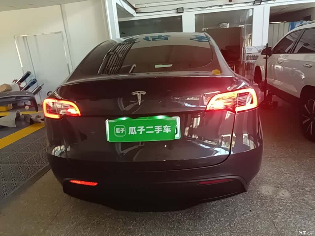Tesla Model Y, 2024 6