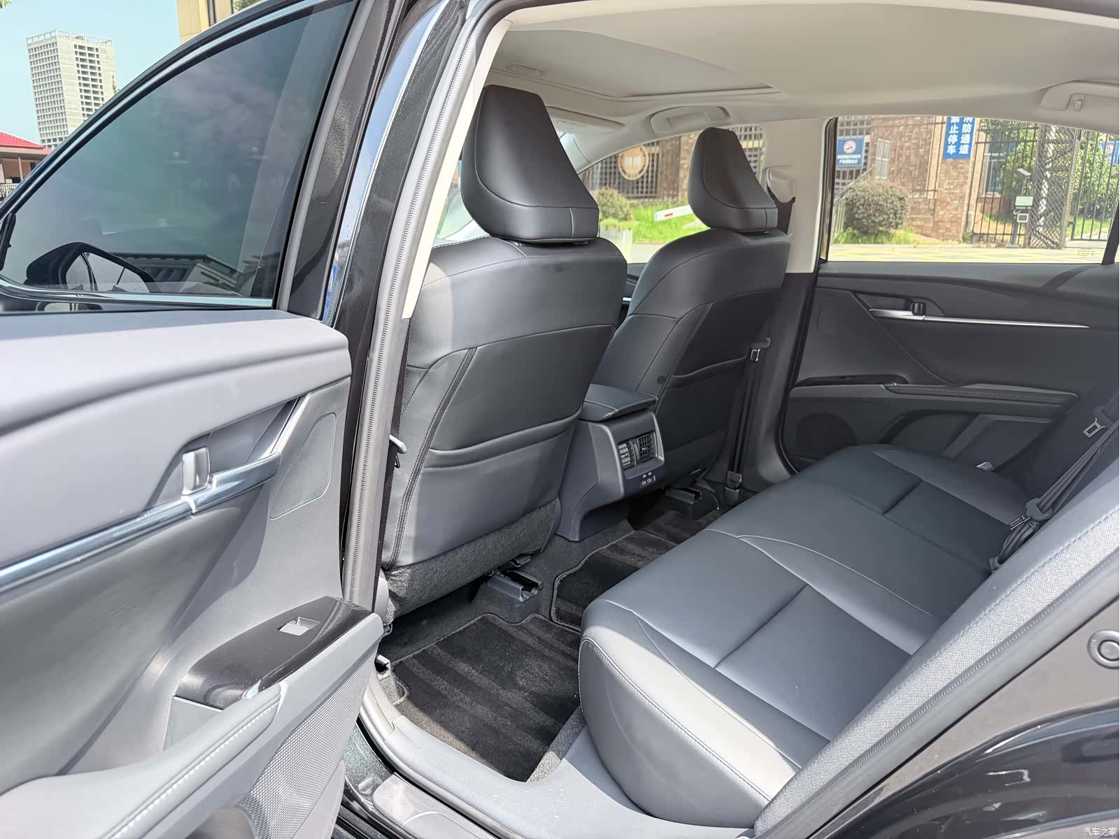 Toyota Camry, 2026 7