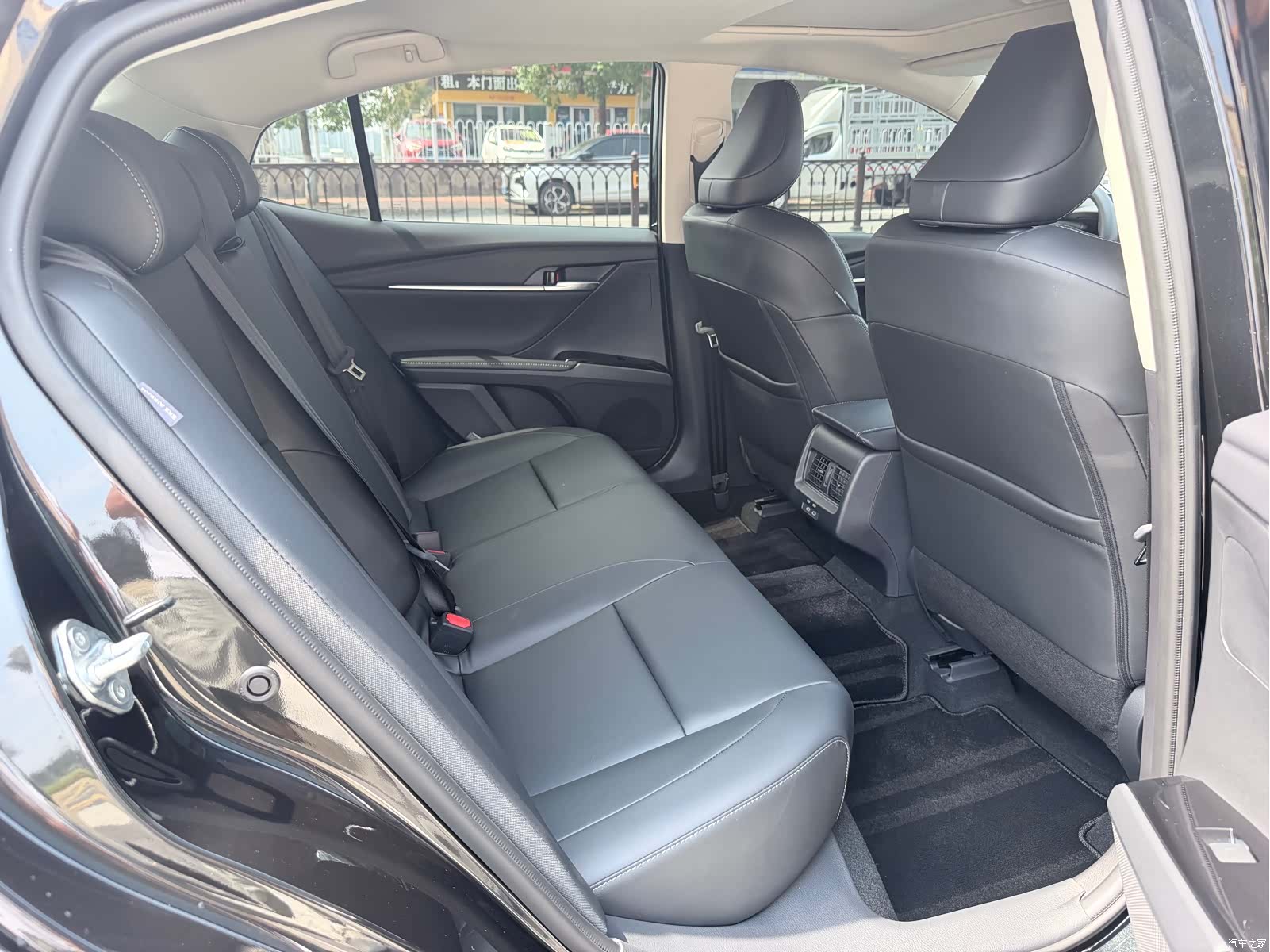 Toyota Camry, 2026 10