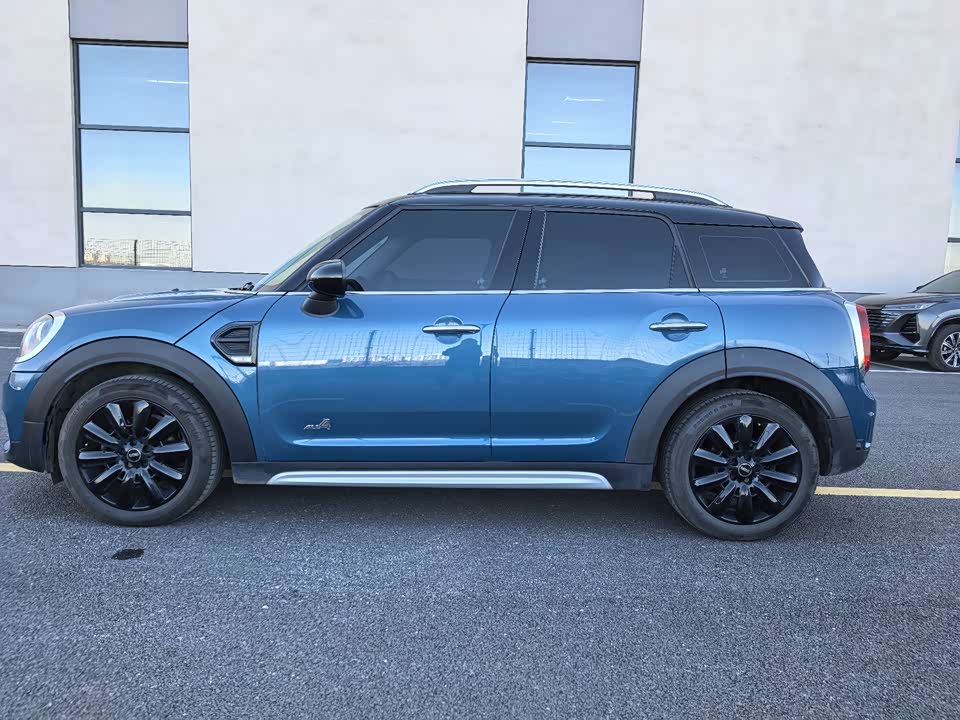 MINI COUNTRYMAN