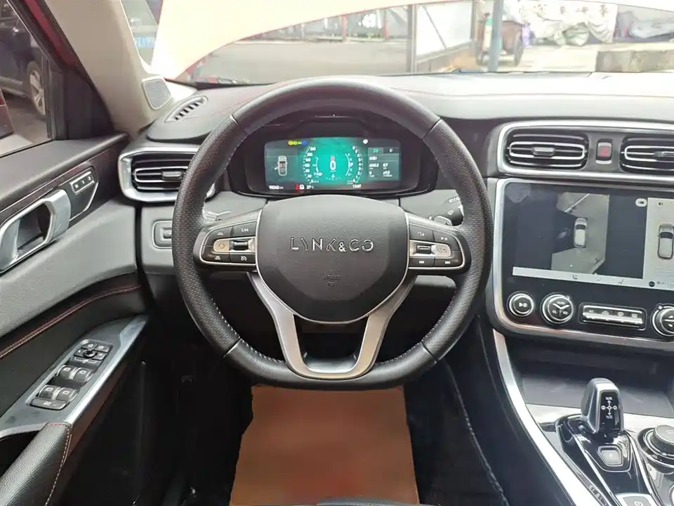 Lynk & Co 01