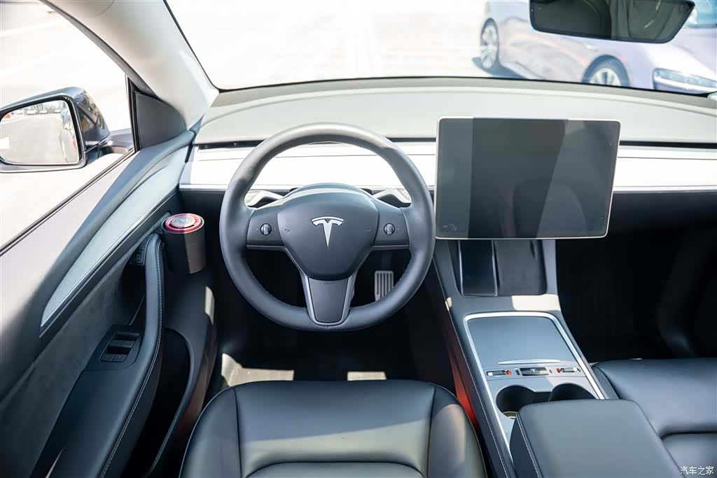 Tesla Model Y, 2024 19