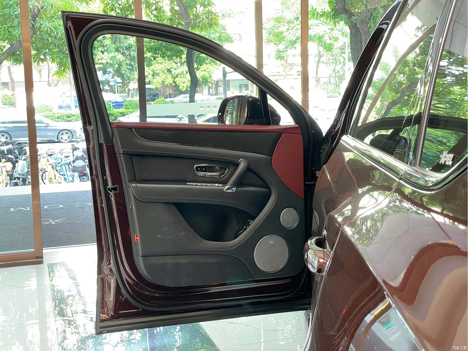 Bentley Bentayga, 2019 17