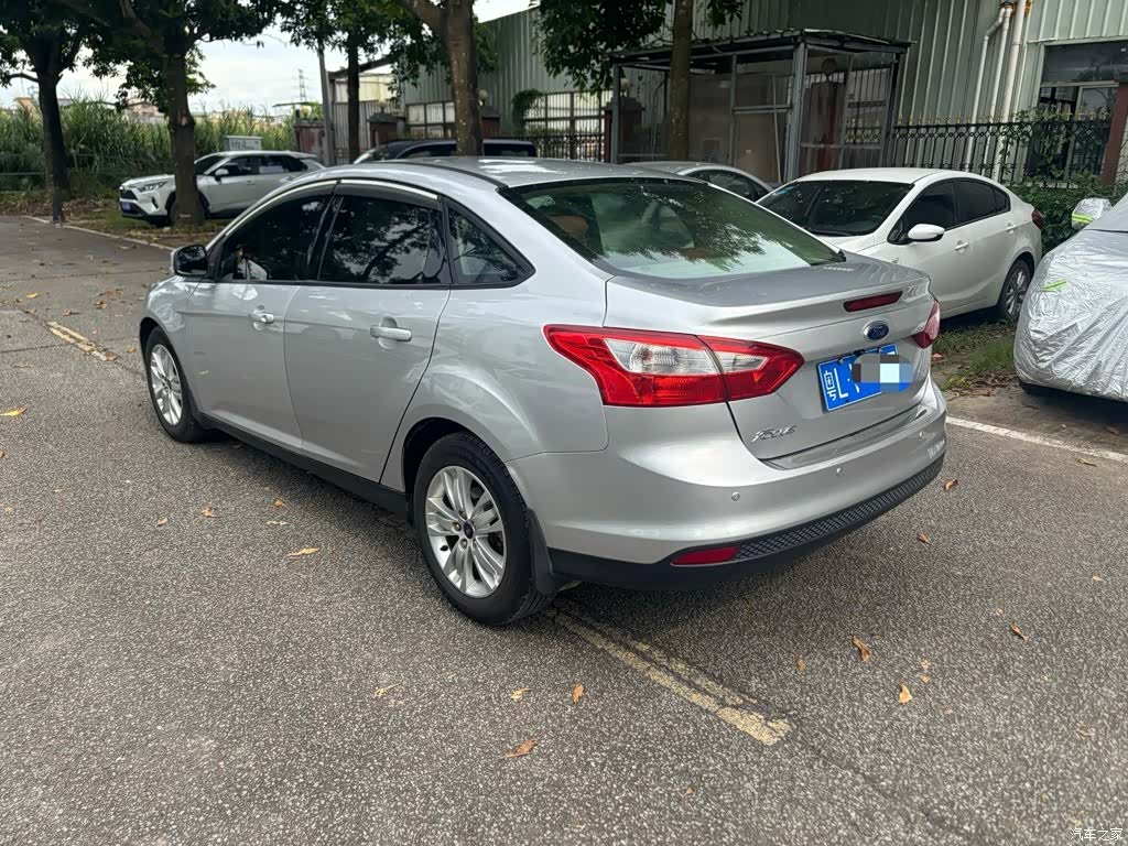 Ford Focus, 2014 10