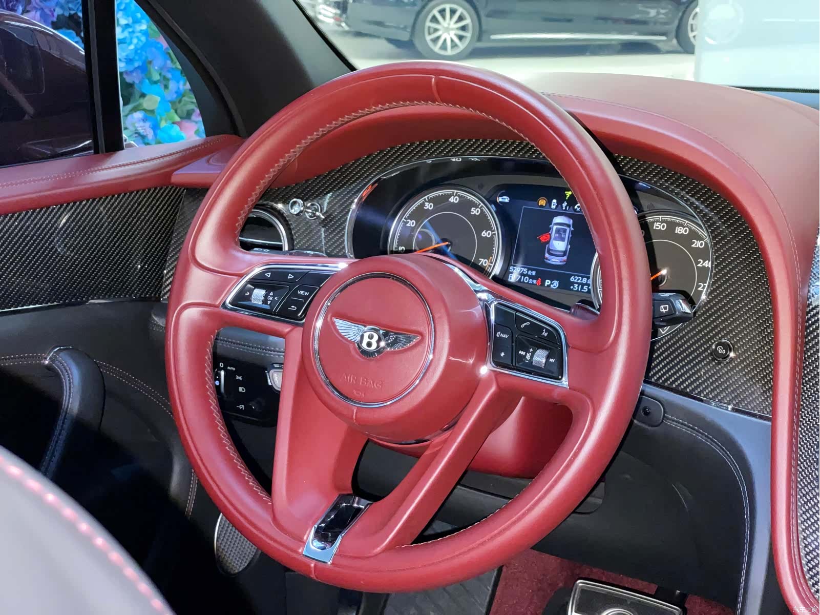 Bentley Bentayga, 2019 21