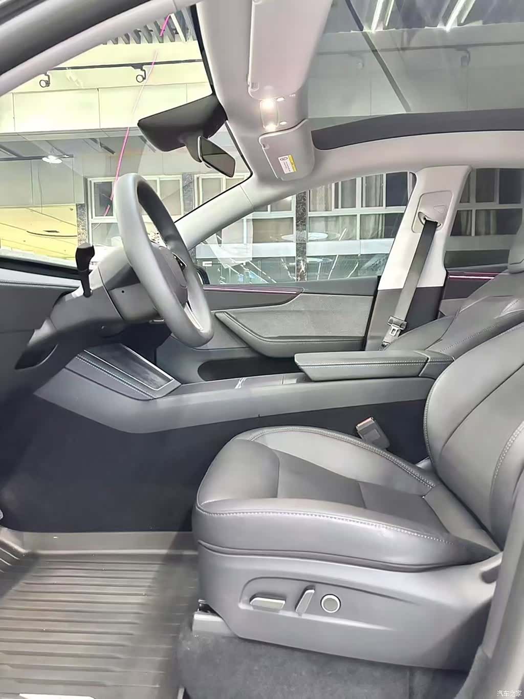 Tesla Model Y, 2025 9