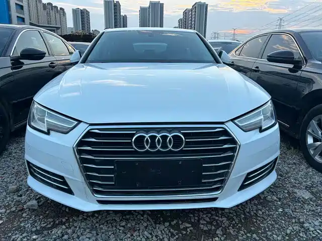 Audi A4L 2018 — купить из Китая под заказ