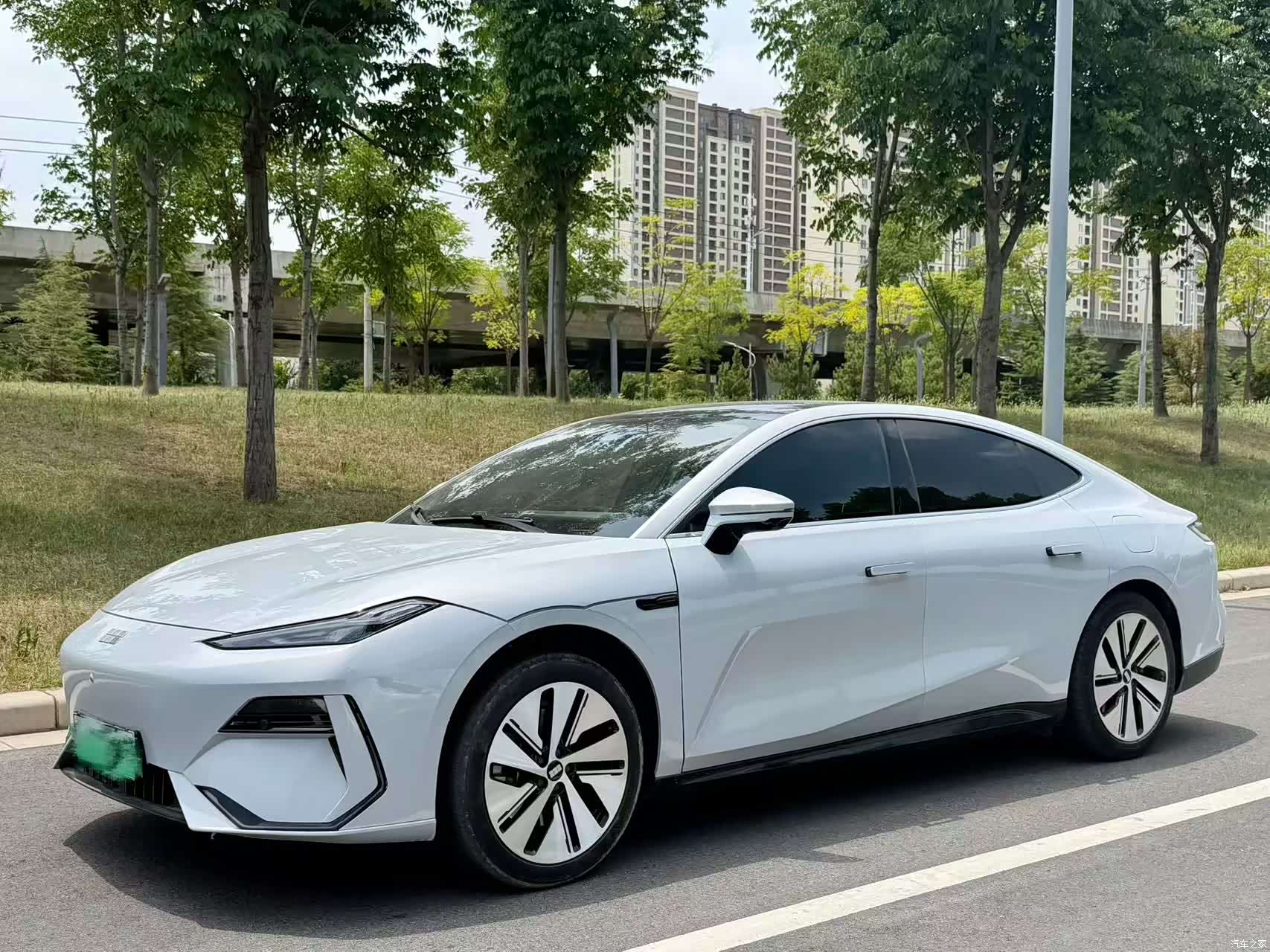 Geely E8