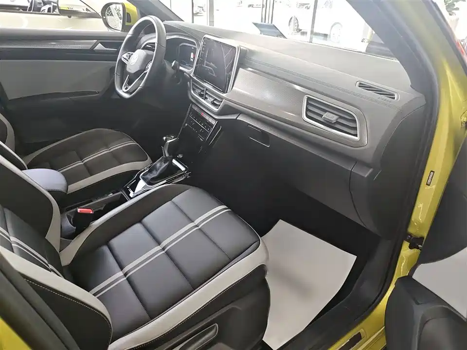 Volkswagen T-ROC exploring Songs