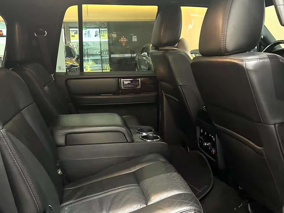Lincoln Navigator