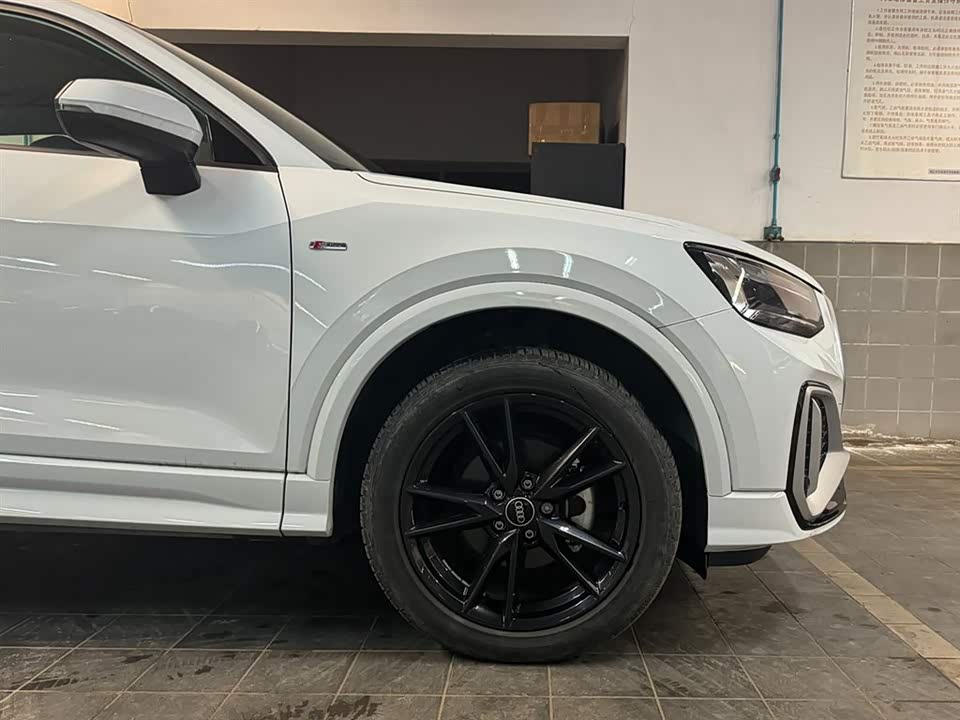 Audi Q2L