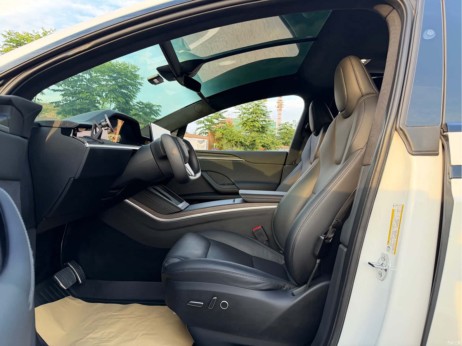 Tesla Model X, 2023 17