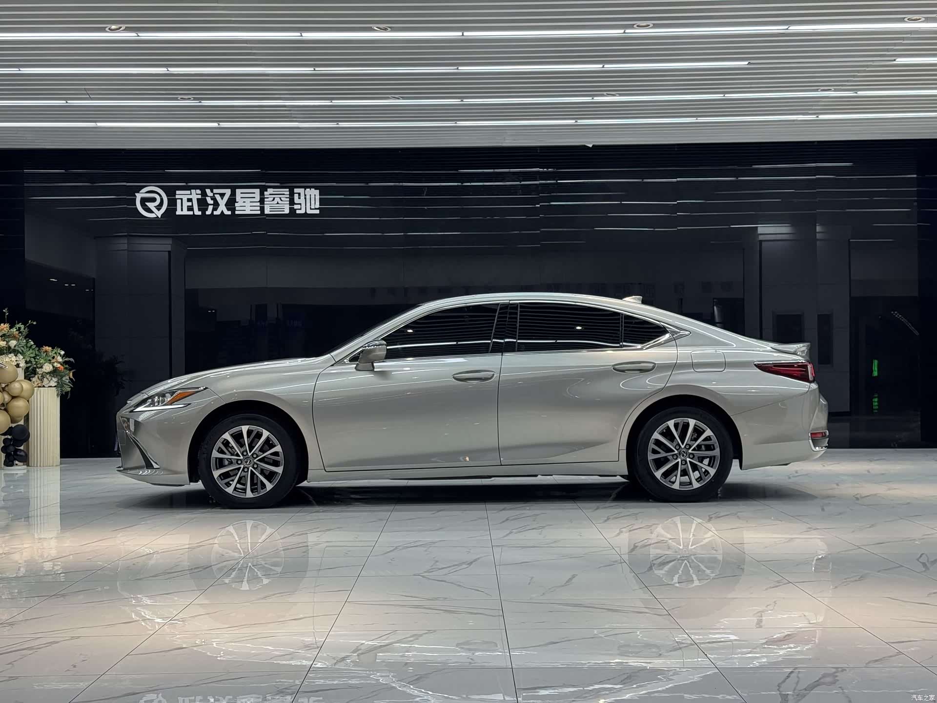 Lexus ES, 2024 все фото