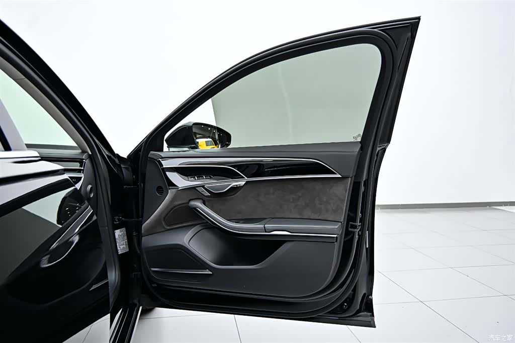 Audi A8L, 2022 21