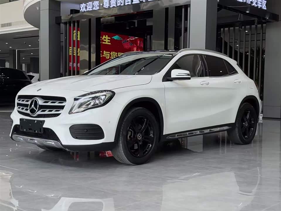Mercedes-Benz GLA Mercedes-Benz GLA