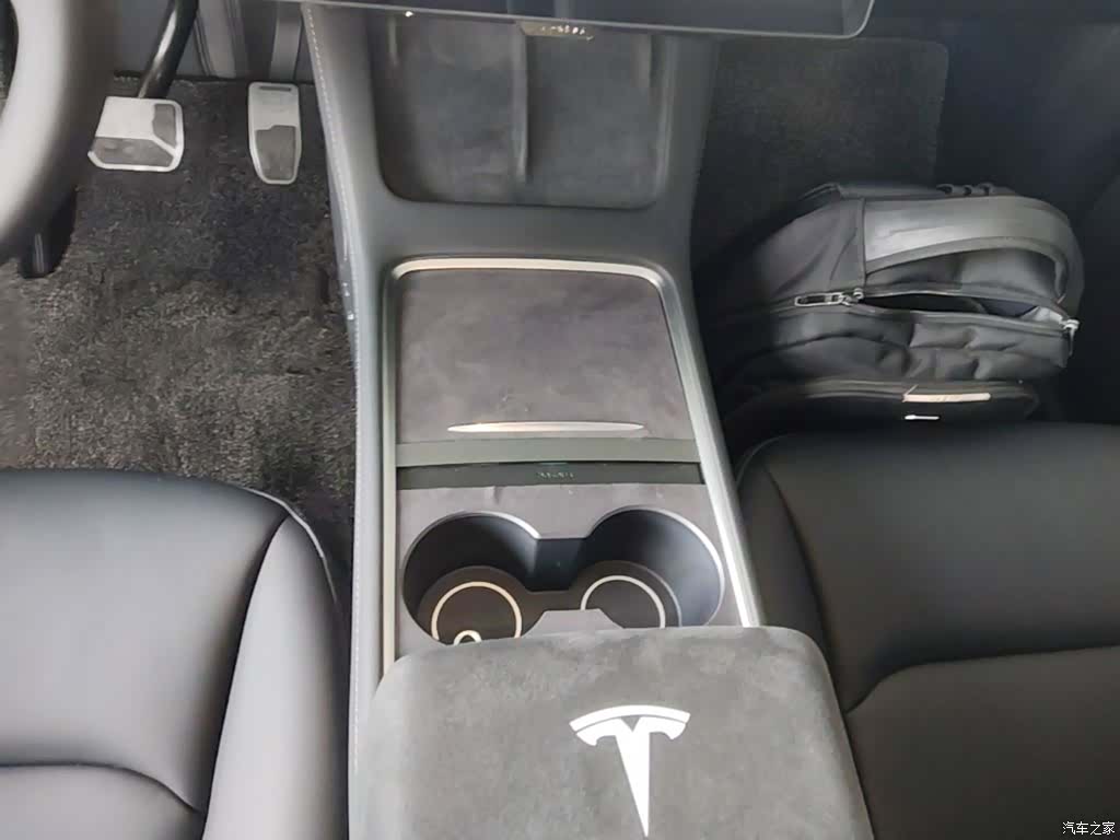 Tesla Model Y, 2024 14