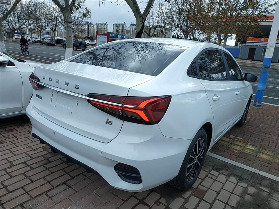 Roewe i5