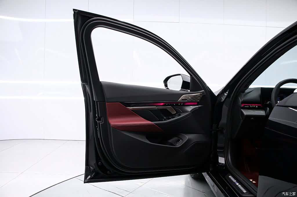 BMW 5 Series, 2025 11