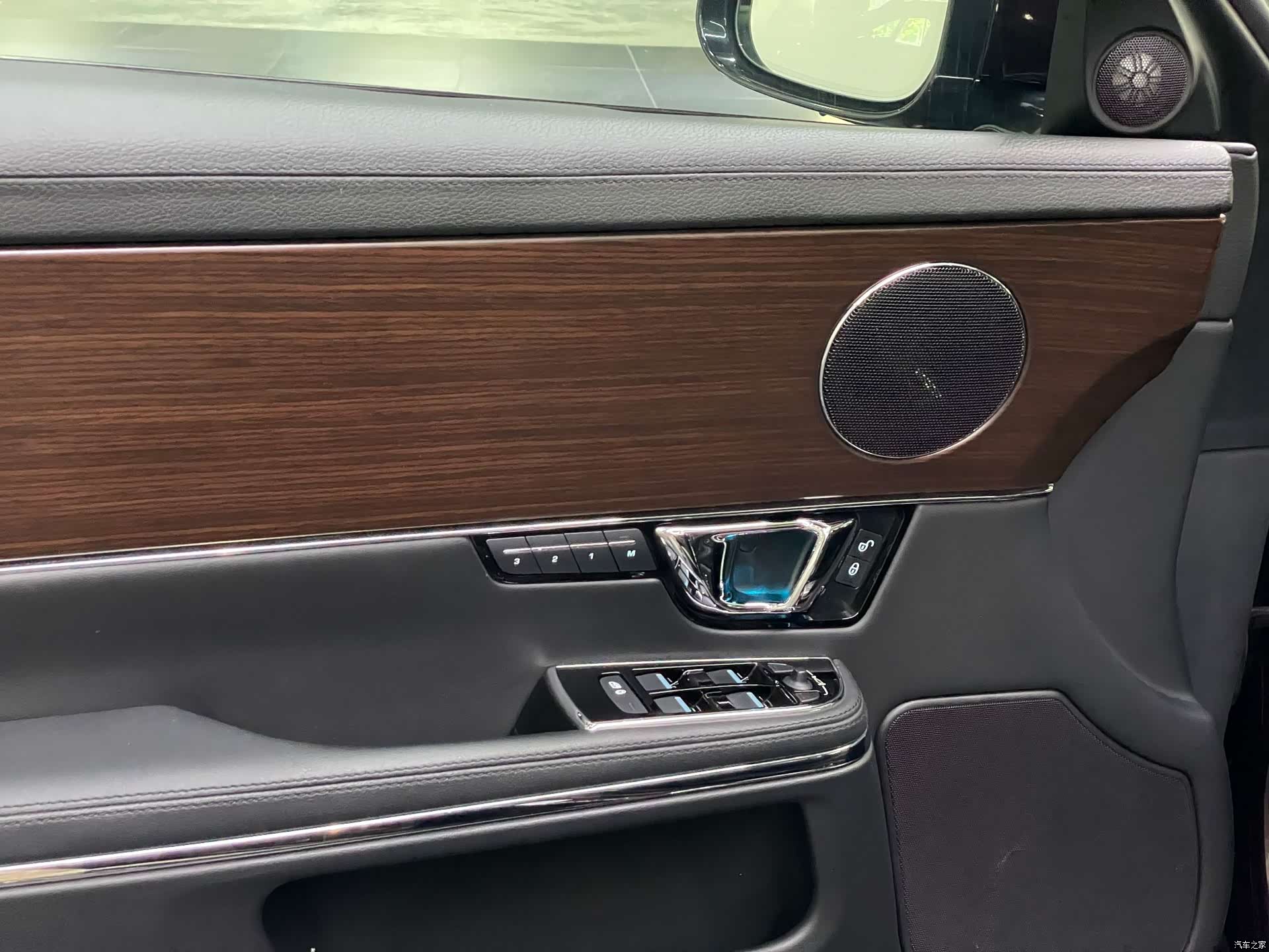 Jaguar XJ, 2017 21