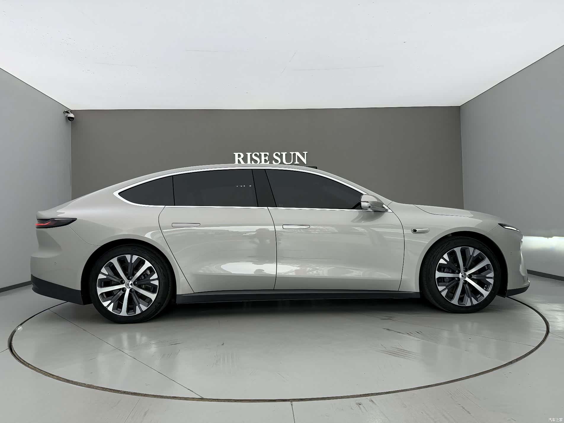 NIO ET7, 2025 4
