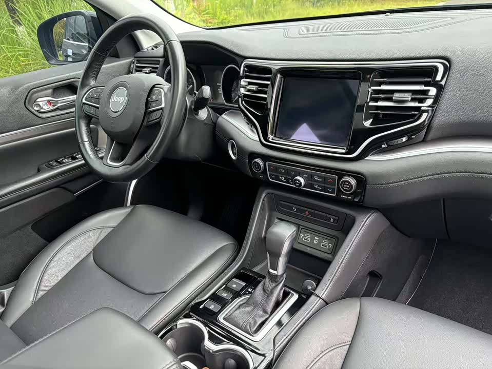 Jeep Grand Commander