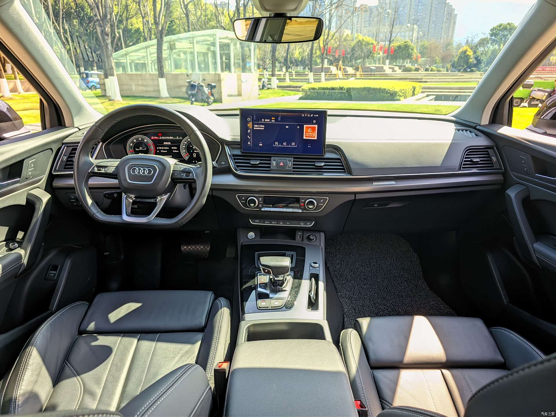 Audi Q5L, 2022 все фото