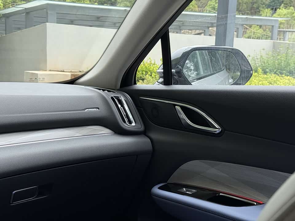 Hongqi HS3