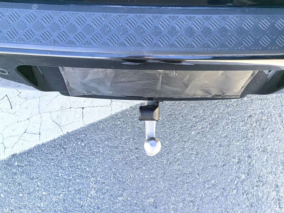 Land Rover guard