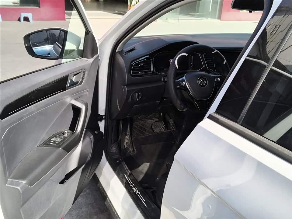 Volkswagen T-ROC exploring Songs