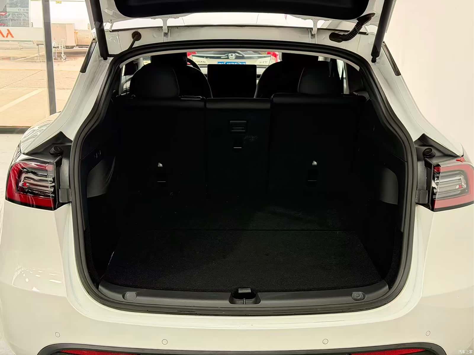 Tesla Model Y, 2021 18