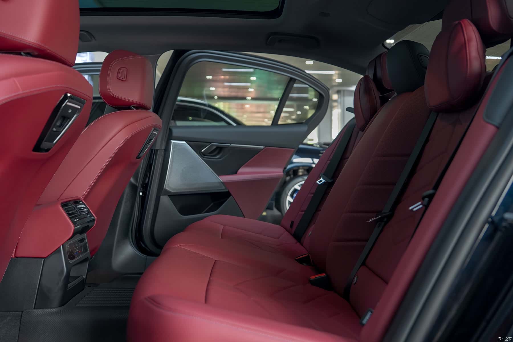 BMW 5 Series, 2025 12