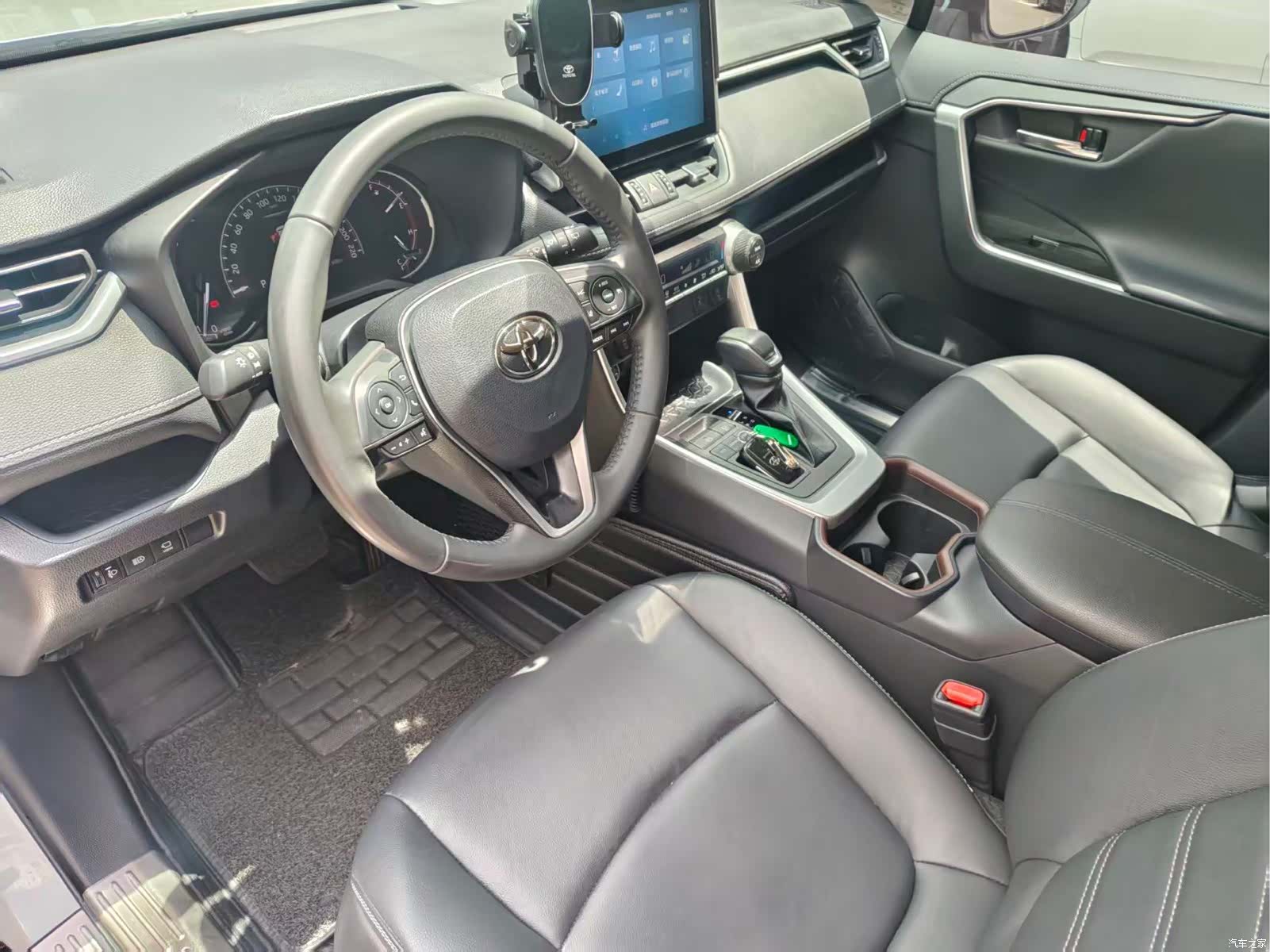 Toyota RAV4, 2022 11