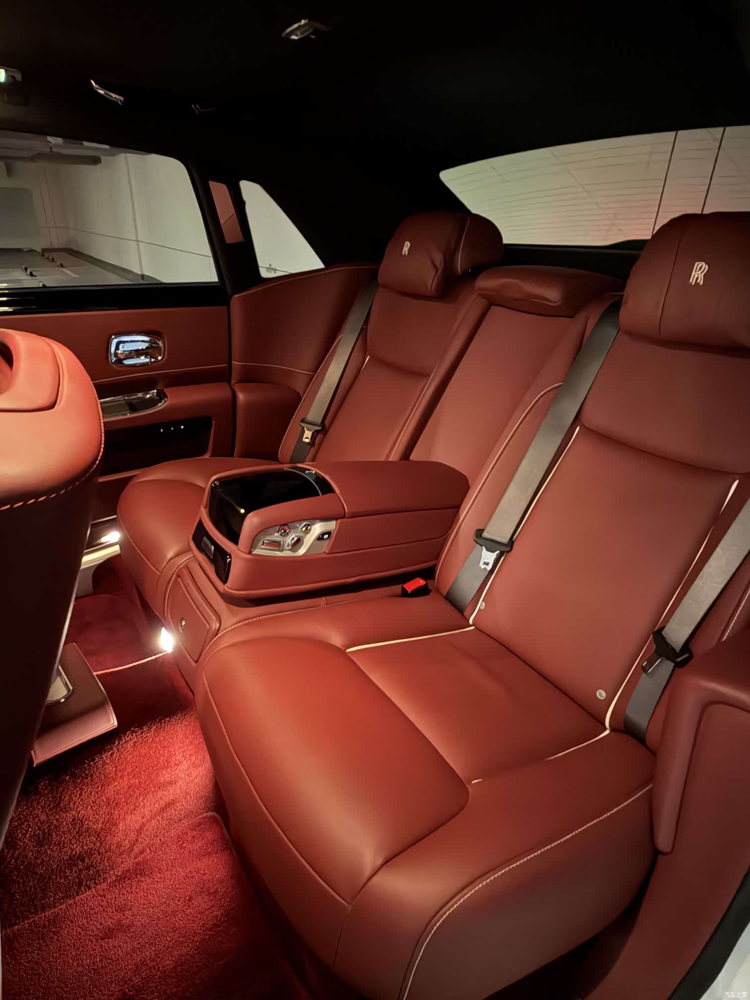 Rolls-Royce Ghost, 2018 7