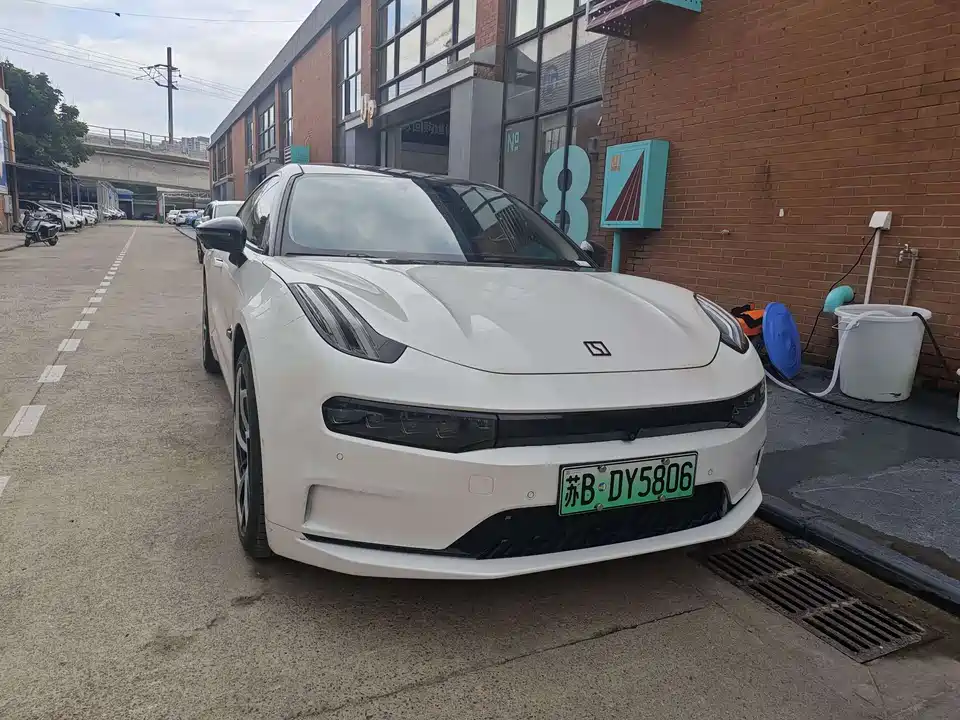 Zeekr 001