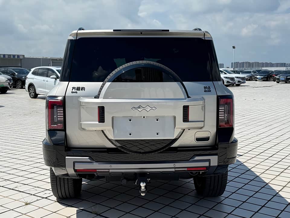 BYD Leopard 8