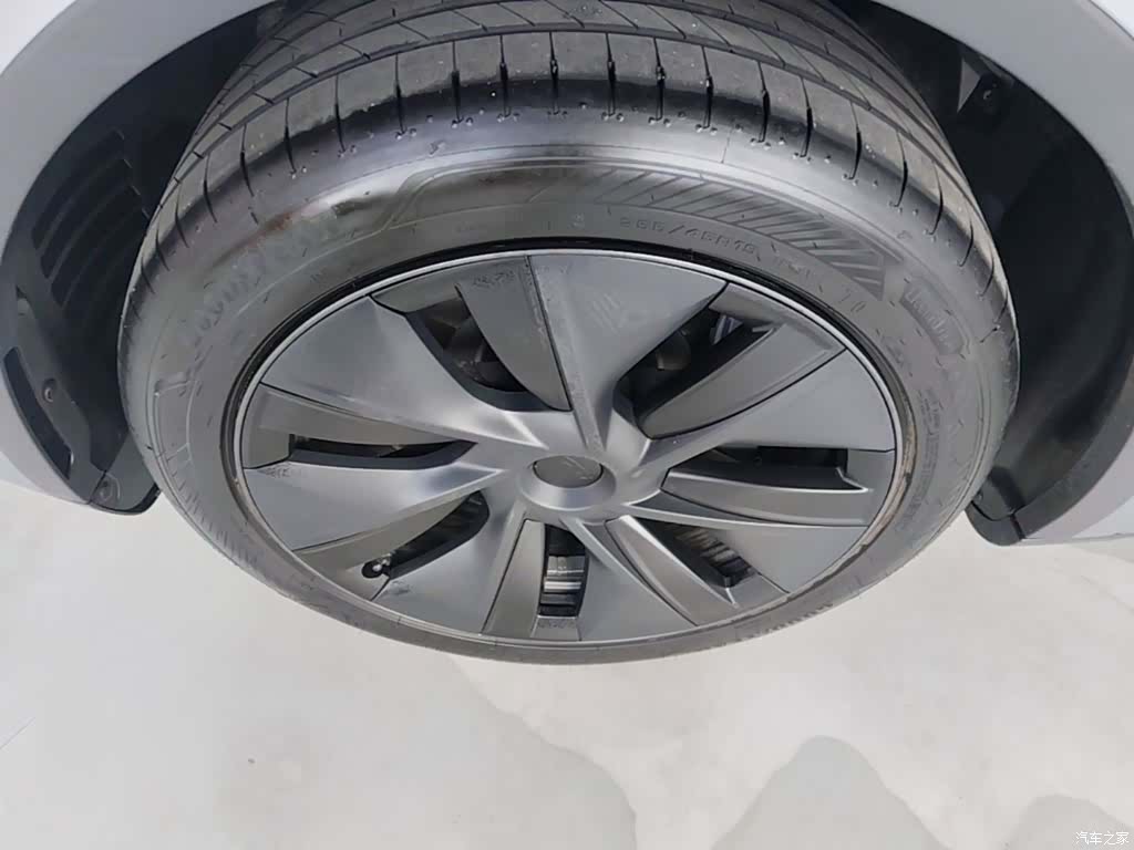 Tesla Model Y, 2024 23