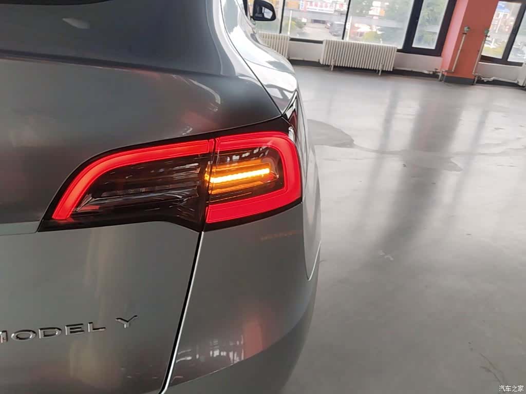 Tesla Model Y, 2024 8