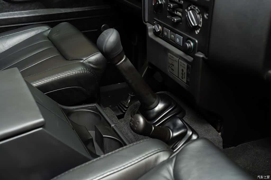 Land Rover Defender, 2008 14