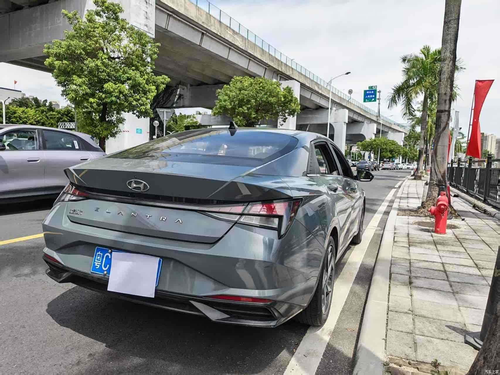 Hyundai Elantra, 2022 все фото