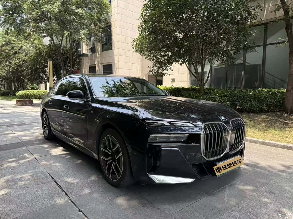 BMW i7, 2025 2