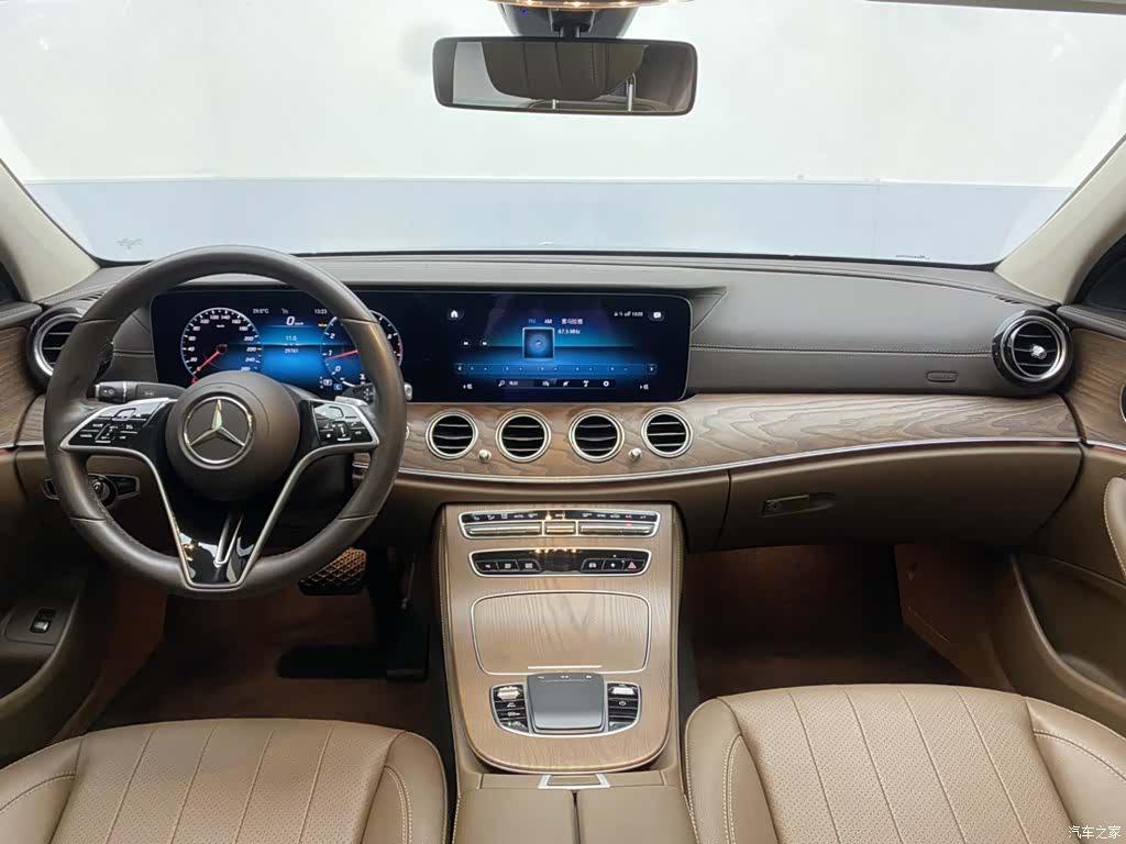 Mercedes-Benz E-Class, 2023 13