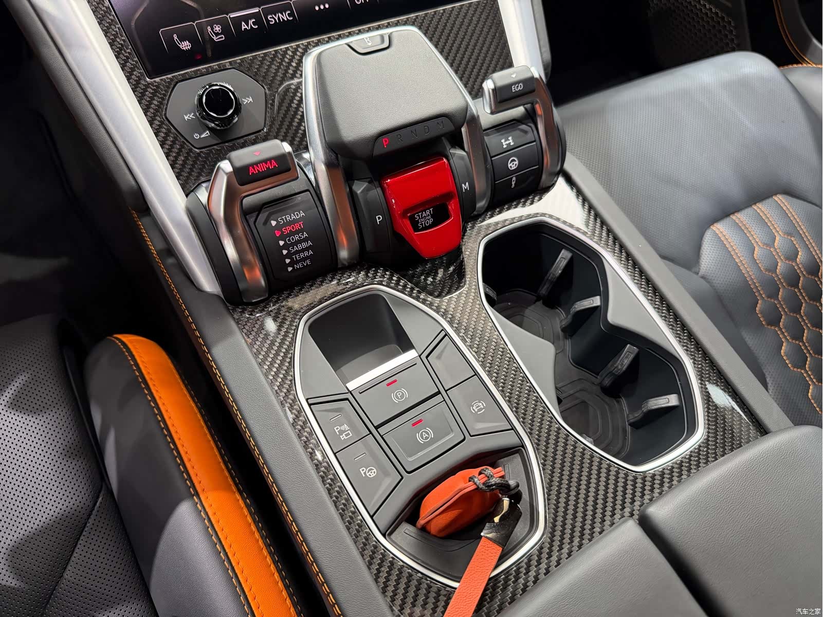 Lamborghini Urus, 2023 9