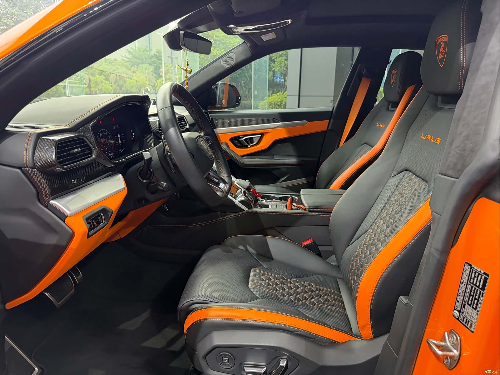 Lamborghini Urus, 2023 10