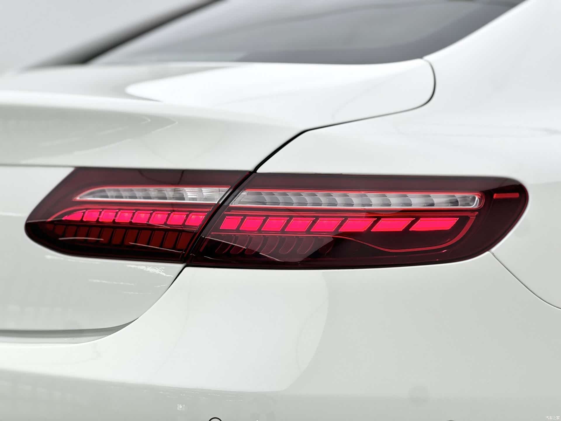 Mercedes-Benz E-Class, 2023 14
