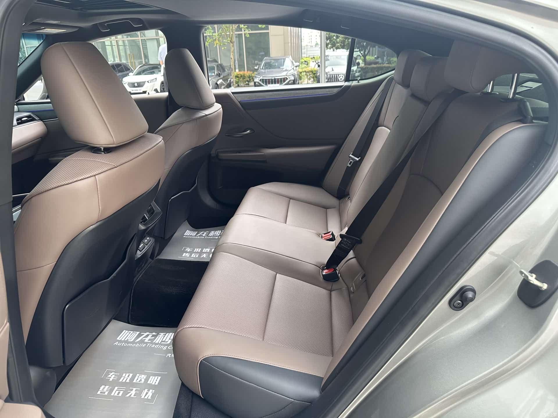 Lexus ES, 2025 9