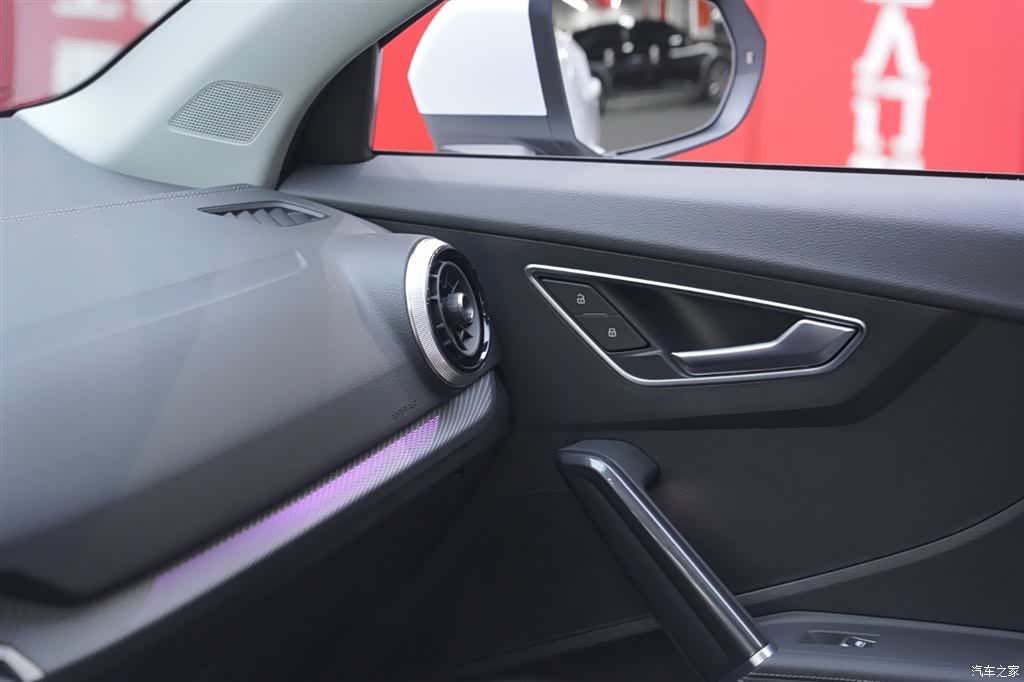 Audi Q2L, 2024 19