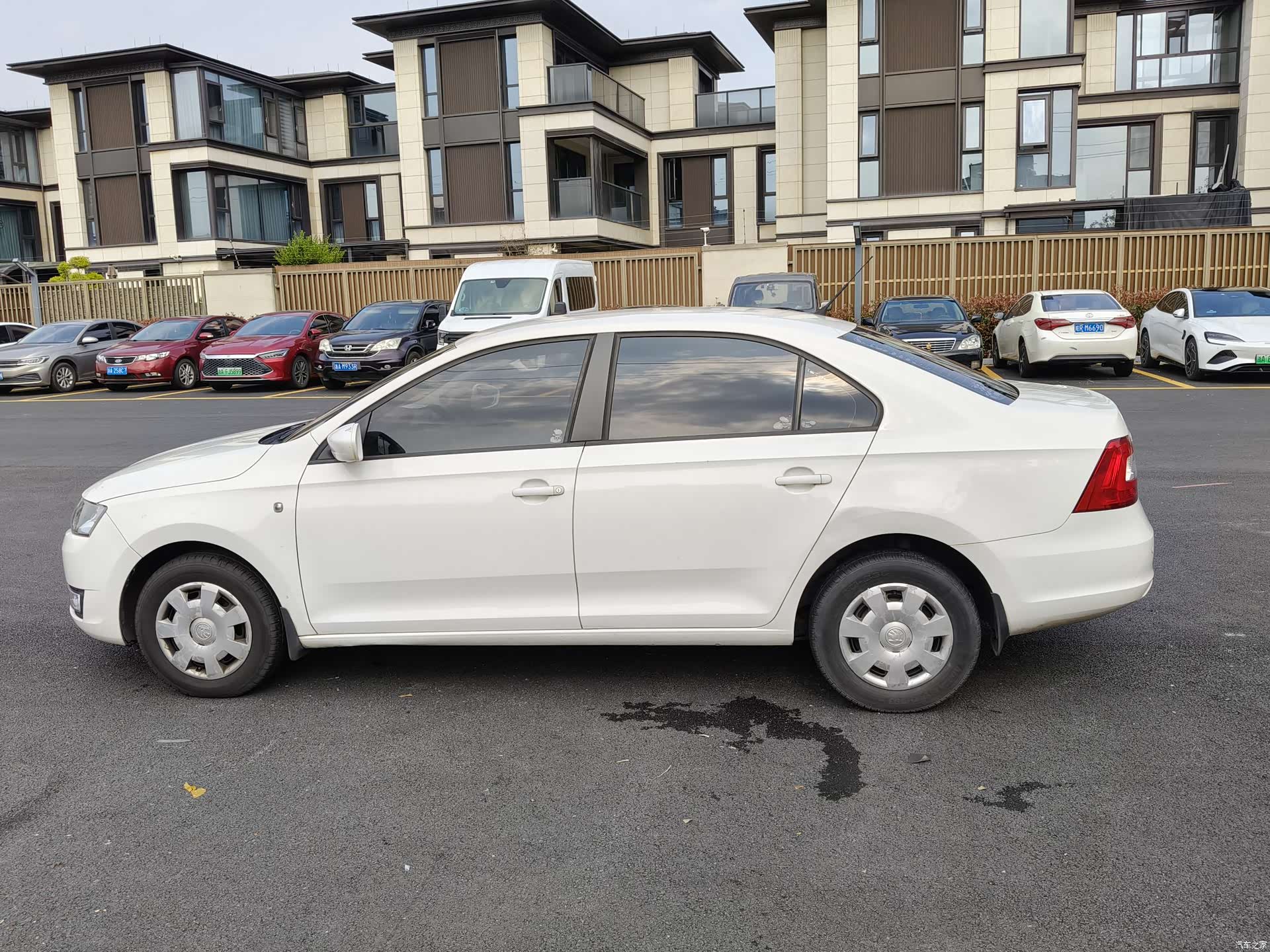 Skoda Rapid, 2015 10