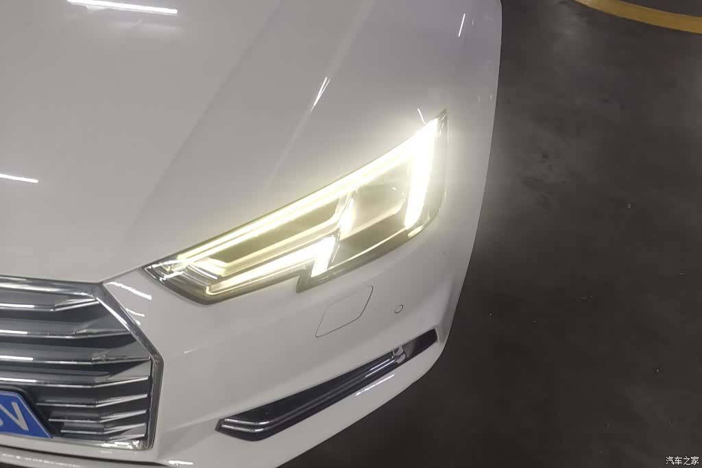 Audi A4L, 2018 все фото